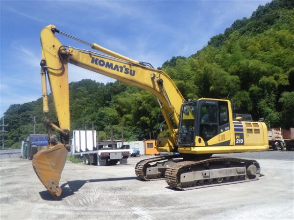 ( KOMATSU )   PC210-11   ( 3040J00075 )