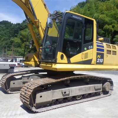 ( KOMATSU )   PC210-11   ( 3040J00075 )