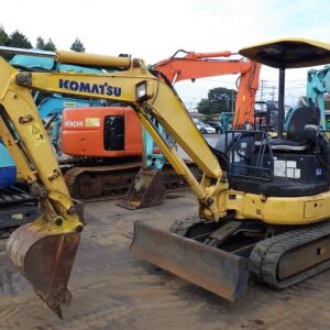 ( KOMATSU )   PC30MR-3   ( 9040N068 )