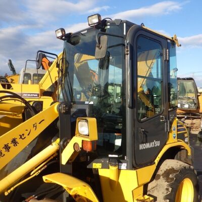 ( KOMATSU )    WA40-6   ( 40240N0276 )